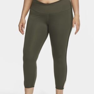 Nike 7/8 Cutout Yoga Leggings